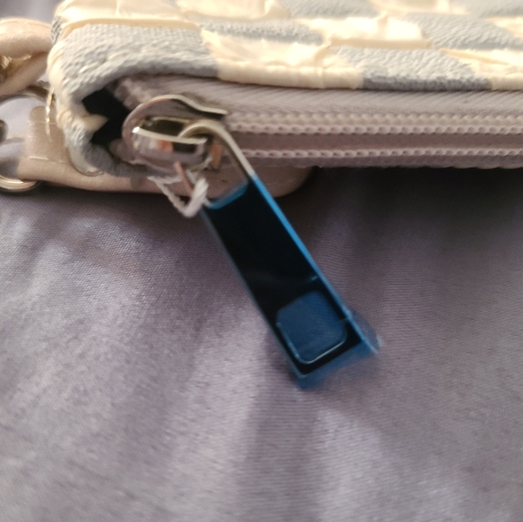 NWT Gray/Cream Crossboddy/Larger Wristlet - 8" x 10" - Picture 7 of 9